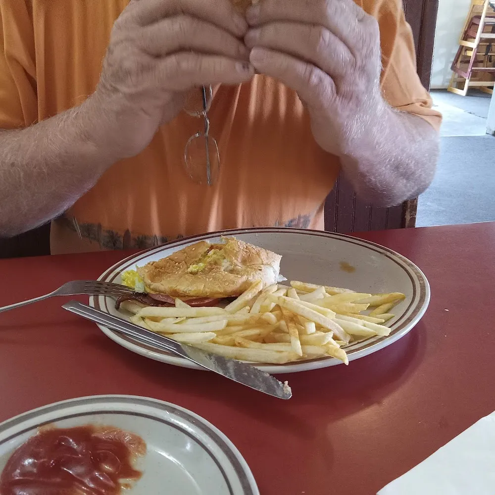 Cheeseburger with Fries